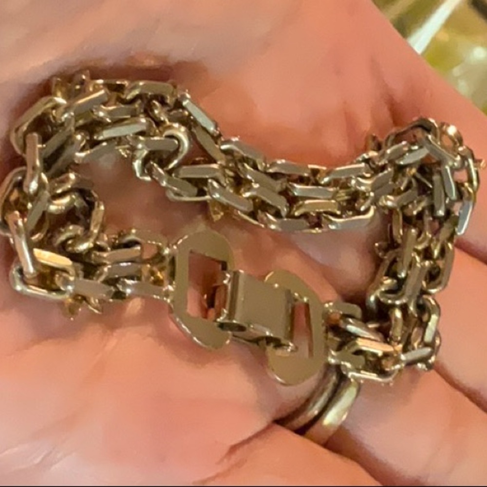 Estate Find Gold Toned Metal Enamel Daisy Bracelet Vintage Unsigned Well Made - Picture 5 of 16